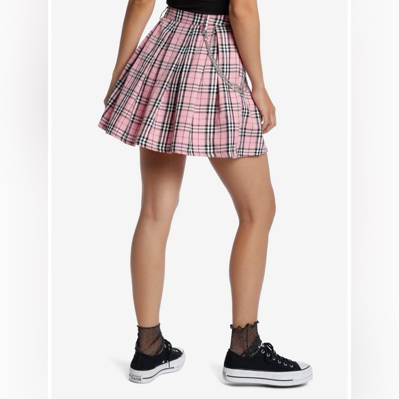 Hot Topic Dresses & Skirts - NEW Hot Topic Pink Black Plaid Pleated Removable Chain Skirt Grunge Punk Prep XL